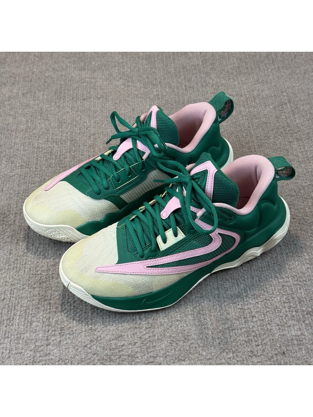 Nike Giannis Immortality 3 Basketball Sneakers Size 8 Green Pink DZ7533-300